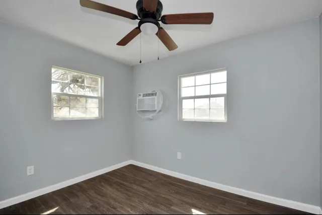 $950 | 7919 Brays Street, Unit C, Houston, TX 77012