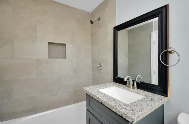 $950 | 7919 Brays Street, Unit C, Houston, TX 77012