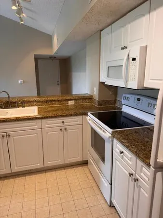 $2,200 | 272 Village Boulevard, Unit 7305, Tequesta, FL 33469