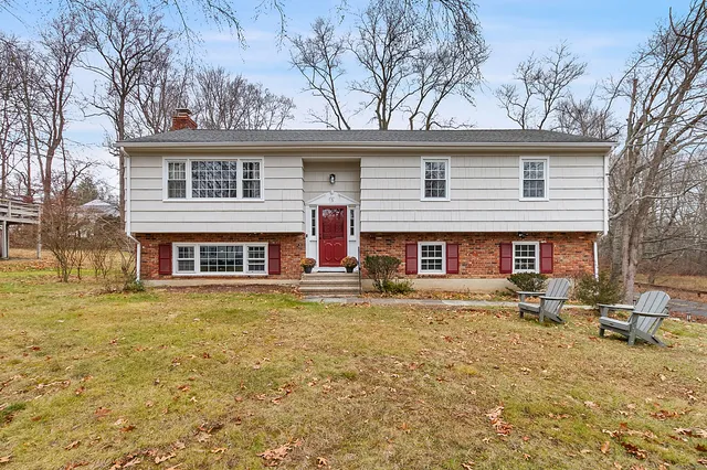 $950,000 | 5 Nyselius Place, Stamford, CT 06905