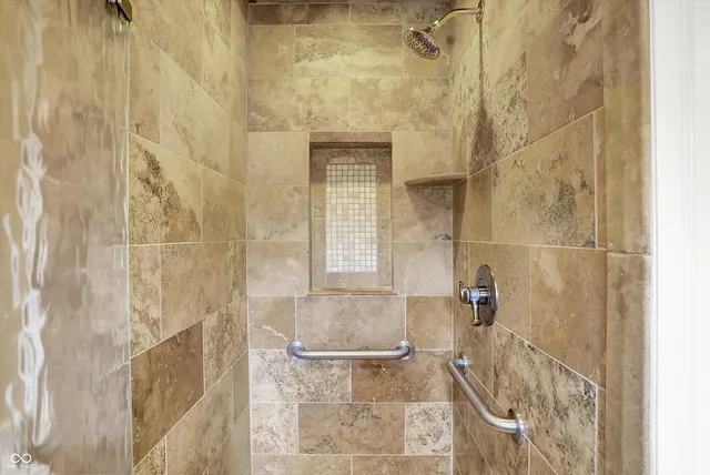 $429,900 | 6831 Kingswood Drive, Indianapolis, IN 46256