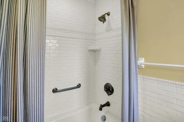 $429,900 | 6831 Kingswood Drive, Indianapolis, IN 46256