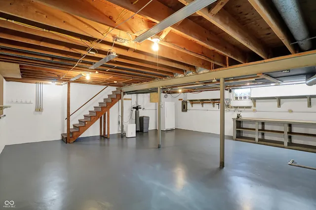 $429,900 | 6831 Kingswood Drive, Indianapolis, IN 46256