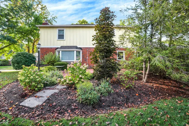 $429,900 | 6831 Kingswood Drive, Indianapolis, IN 46256