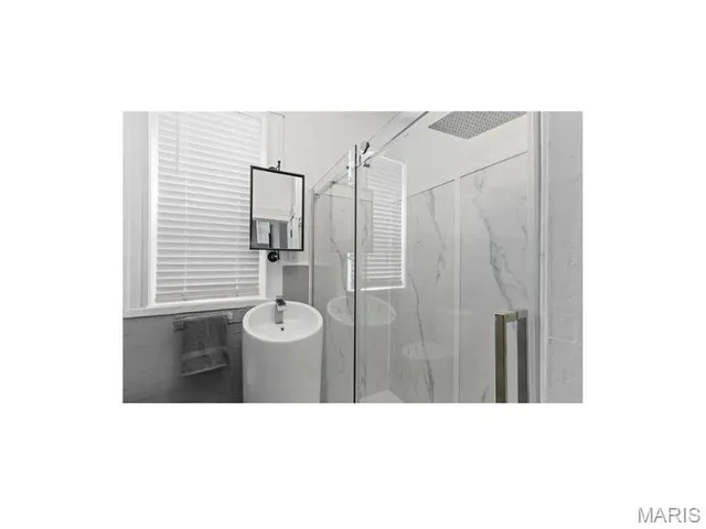 $300,000 | 4237 Shenandoah Avenue, St. Louis, MO 63110