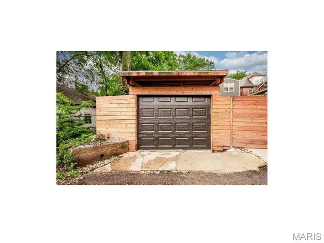 $300,000 | 4237 Shenandoah Avenue, St. Louis, MO 63110