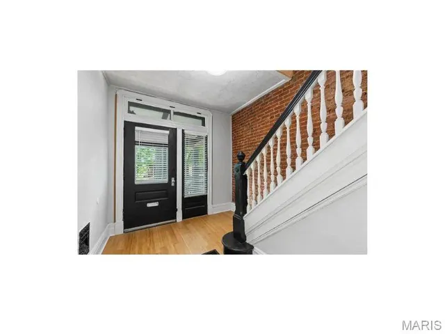 $300,000 | 4237 Shenandoah Avenue, St. Louis, MO 63110