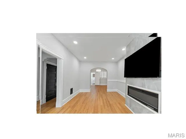 $300,000 | 4237 Shenandoah Avenue, St. Louis, MO 63110