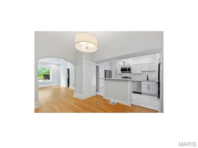 $300,000 | 4237 Shenandoah Avenue, St. Louis, MO 63110