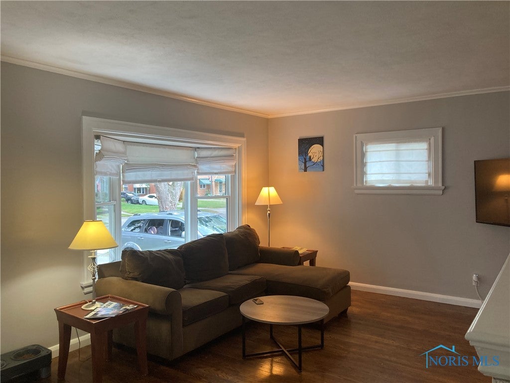 3643 Maxwell Road Toledo, OH 43613 - Photo 9 of 25 Living Room with Bay Window