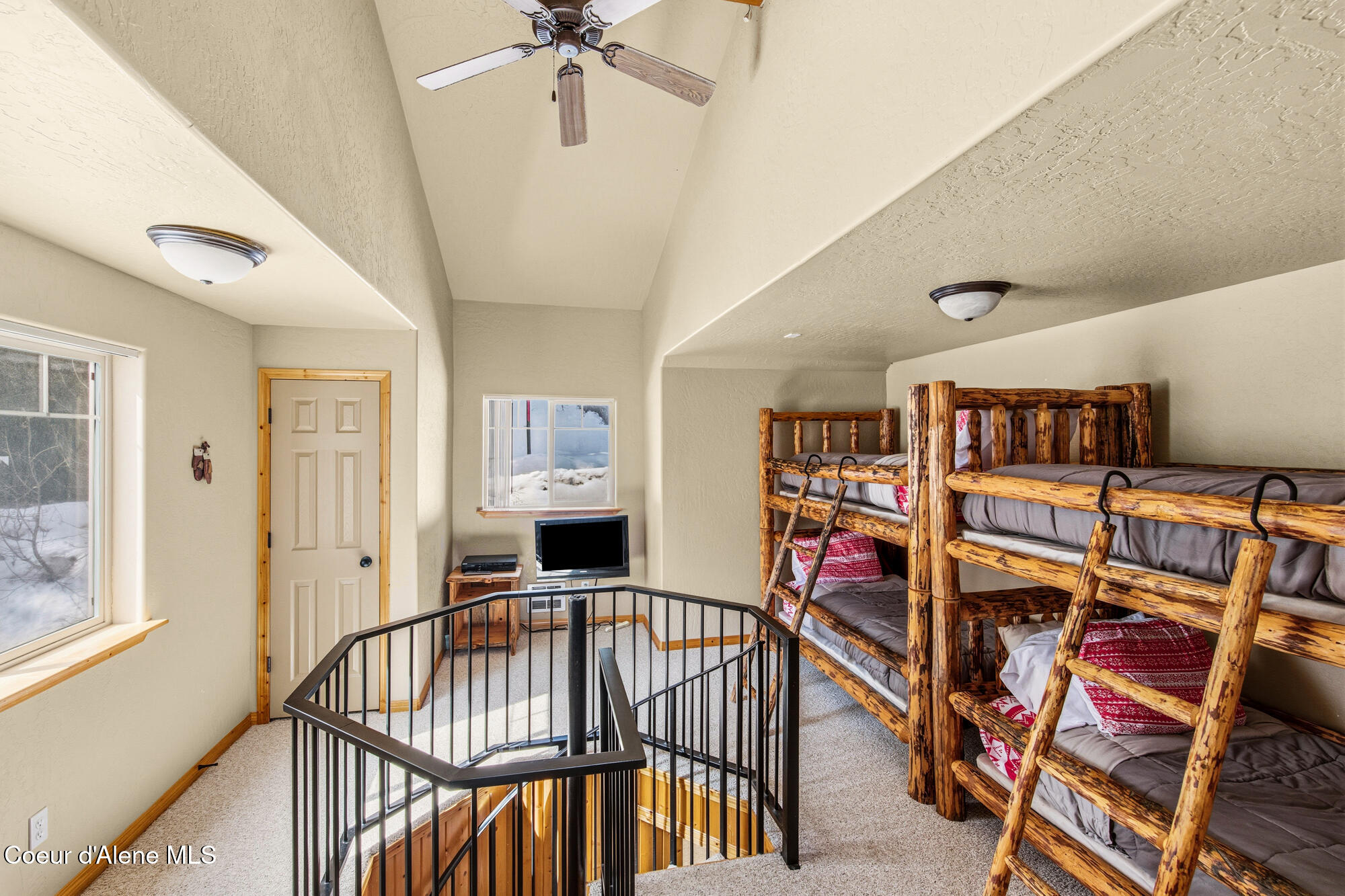 195 Snowplow Road, Unit A Sandpoint, ID 83864 - Photo 17 of 30 017