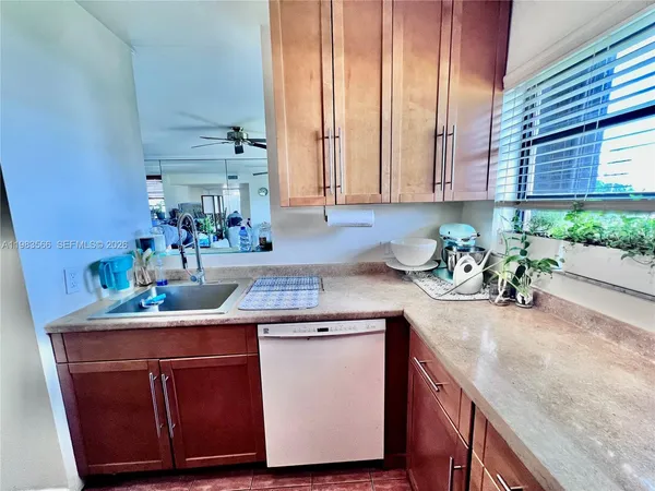 $2,950 | 1617 Jefferson Avenue, Unit PH1, Miami Beach, FL 33139