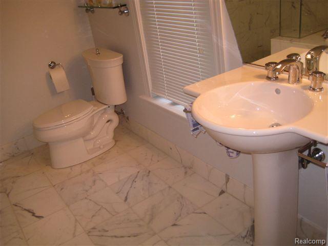 246 Stephens Road Grosse Pointe, MI 48236 - Photo 20 of 25 24