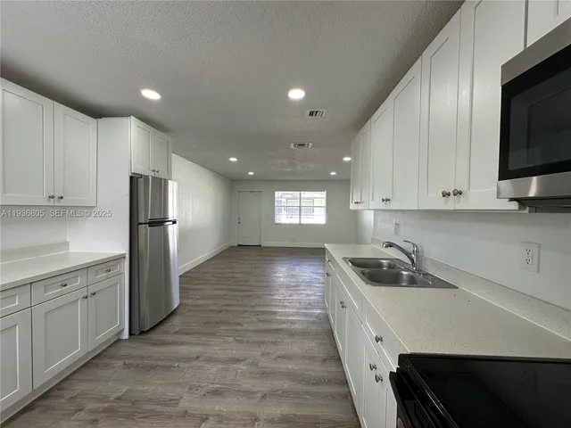 $2,295 | 116 Northwest 2nd Avenue, Unit B, Hallandale Beach, FL 33009