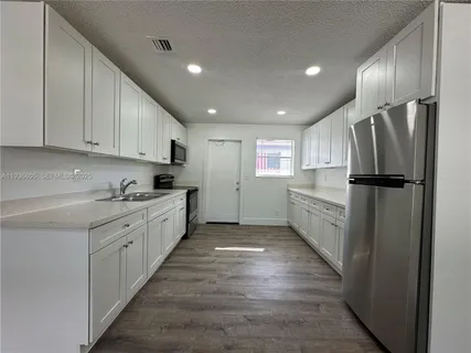 $2,195 | 116 Northwest 2nd Avenue, Unit B, Hallandale Beach, FL 33009