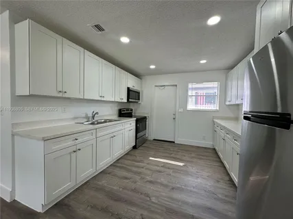 $2,195 | 116 Northwest 2nd Avenue, Unit B, Hallandale Beach, FL 33009