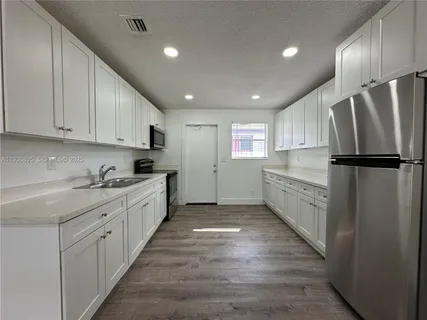 $2,195 | 116 Northwest 2nd Avenue, Unit B, Hallandale Beach, FL 33009