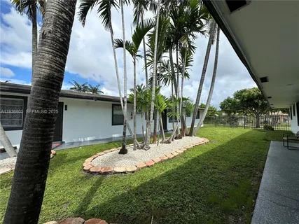 $2,195 | 116 Northwest 2nd Avenue, Unit B, Hallandale Beach, FL 33009