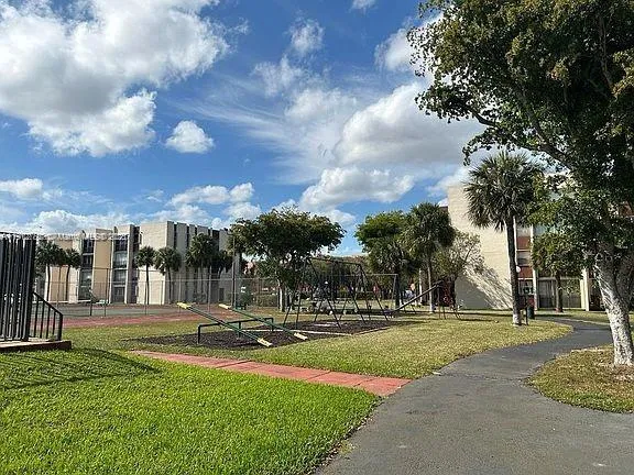 $2,350 | 9401 Southwest 4th Street, Unit 111, Miami, FL 33174