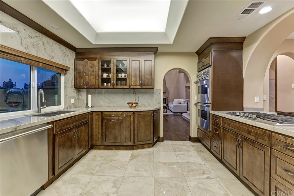 3263 Tareco Drive Los Angeles, CA 90068 - Photo 12 of 71