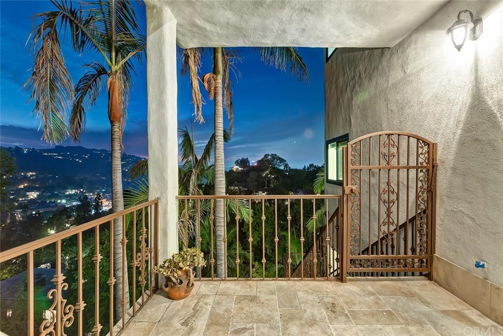 3263 Tareco Drive Los Angeles, CA 90068 - Photo 16 of 71