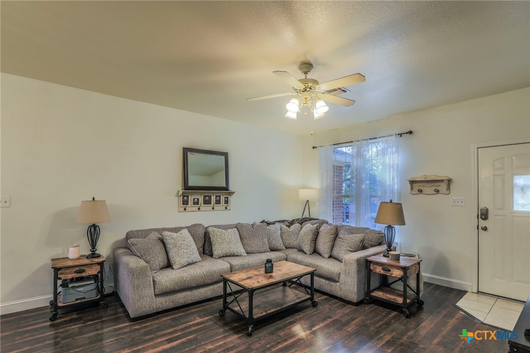 17 South Archer Drive Morgan's Point Resort, TX 76513 - Photo 4 of 30 a living room with furniture and wooden floor