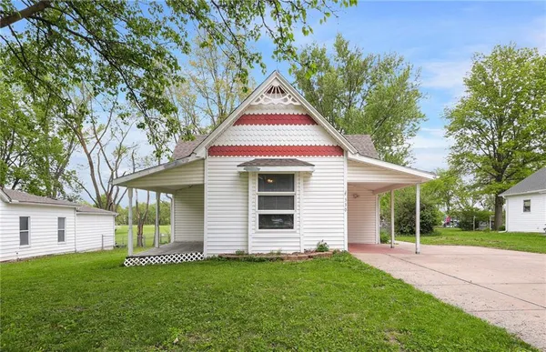 $260,000 | 330 East Main Street, Smithville, MO 64089