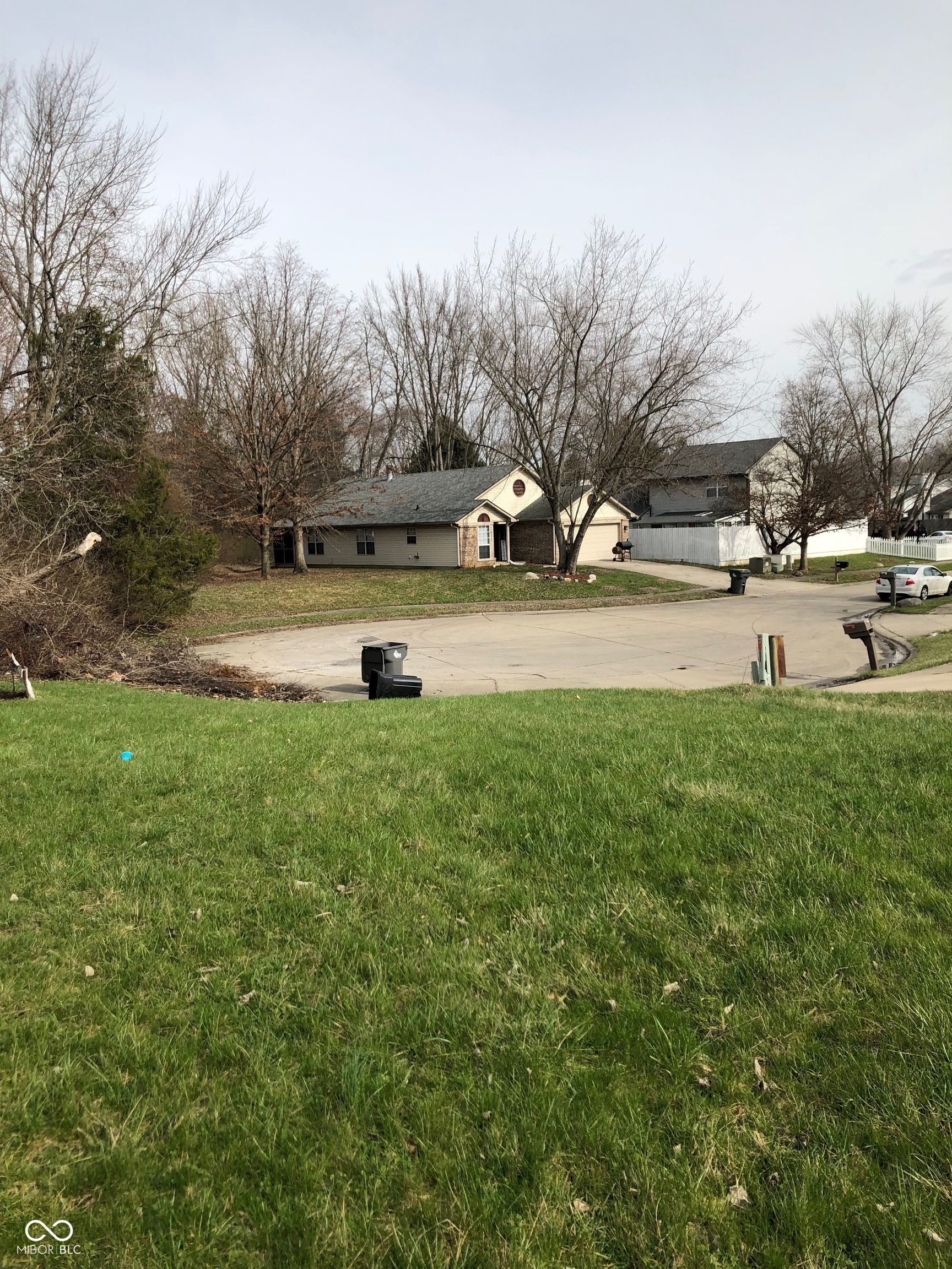 2825 Greenview Way Indianapolis, IN 46229 - Photo 3 of 6