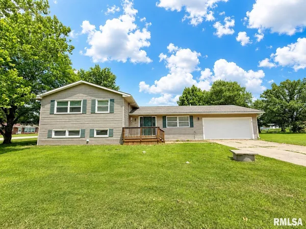 $189,900 | 201 Mc Murtry Drive, Henderson, IL 61439