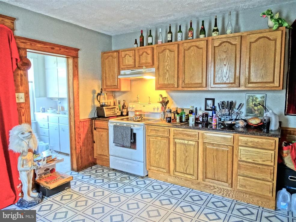 939 Baltimore Street Hanover, PA 17331 - Photo 4 of 12 Gallery Image 4