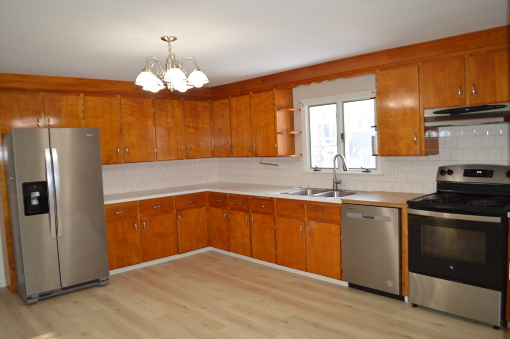 40 Flora Road Attleboro, MA 02703 - Photo 5 of 25