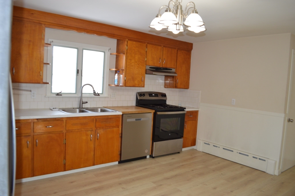 40 Flora Road Attleboro, MA 02703 - Photo 6 of 25