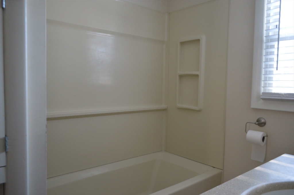 40 Flora Road Attleboro, MA 02703 - Photo 10 of 25