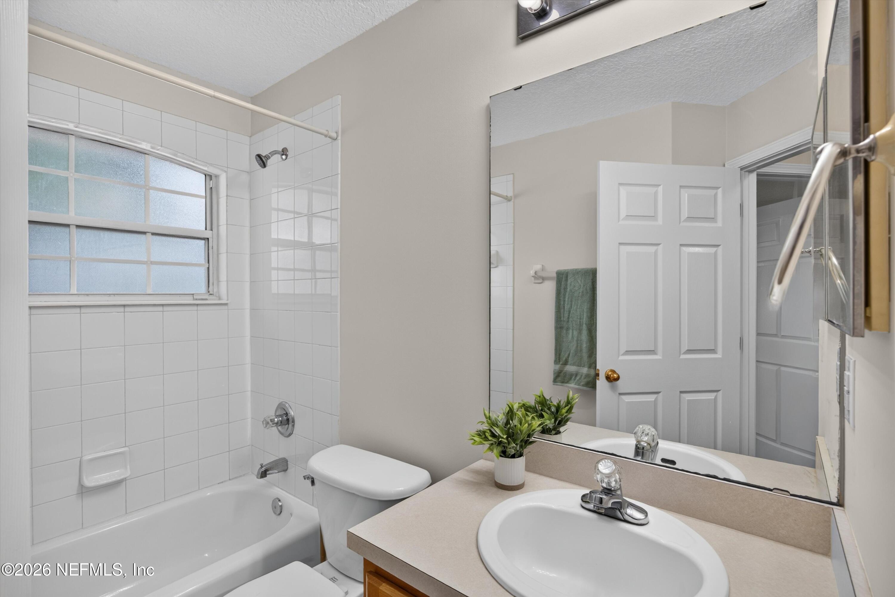 605 North Covered Bridge Road, Unit 4 St. Johns, FL 32259 - Photo 10 of 31 Guest Bathroom