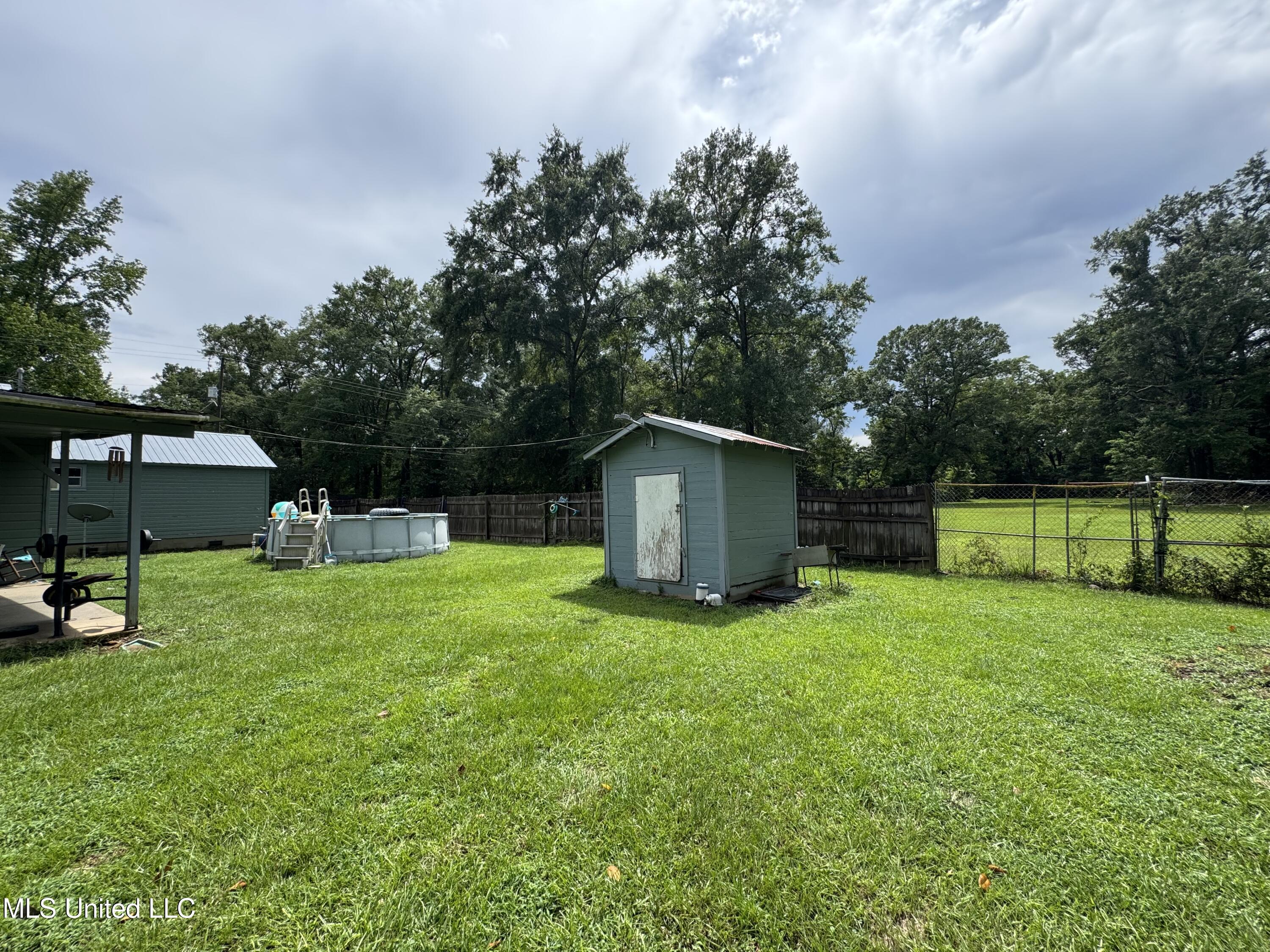 137 Anderson Street Quitman, MS 39355 - Photo 4 of 11 Large backyard