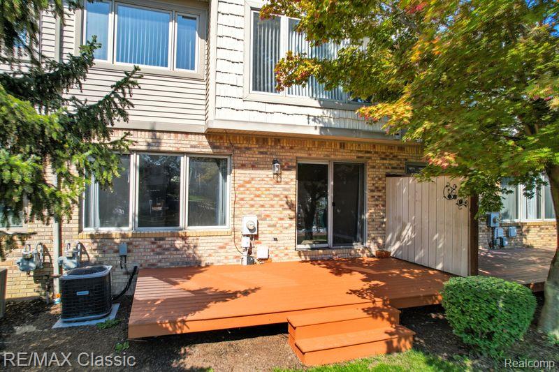 27820 Reo Road Grosse Ile, MI 48138 - Photo 31 of 45