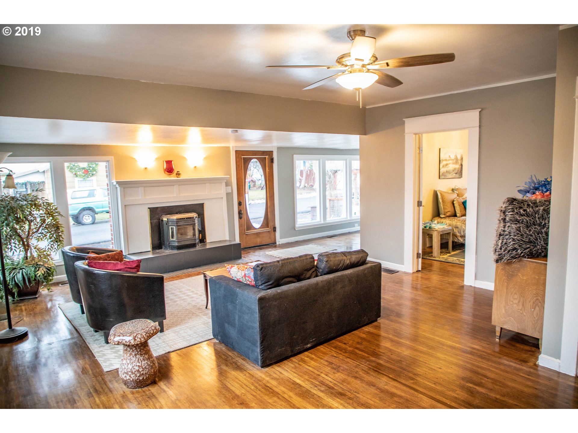 215 Northeast 2nd Street Dufur, OR 97021 - Photo 5 of 23 Gallery Image 5