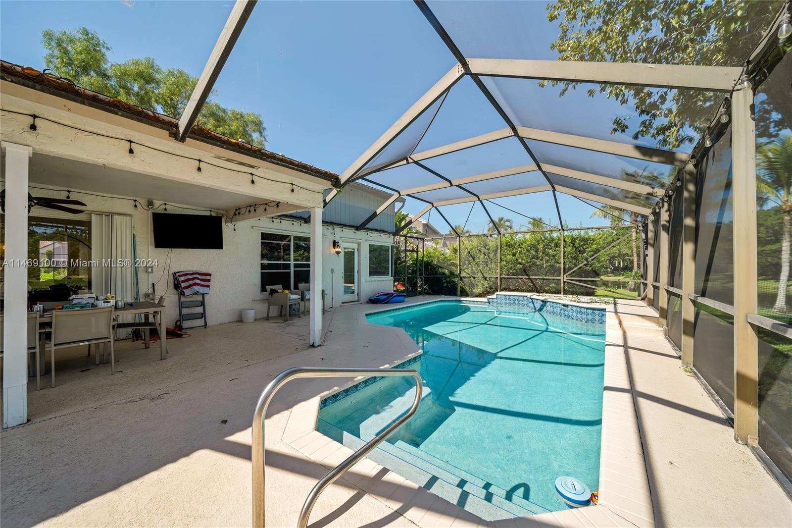 12083 Rockwell Way Boca Raton, FL 33428 - Photo 31 of 47 a view of a chairs and table in the patio