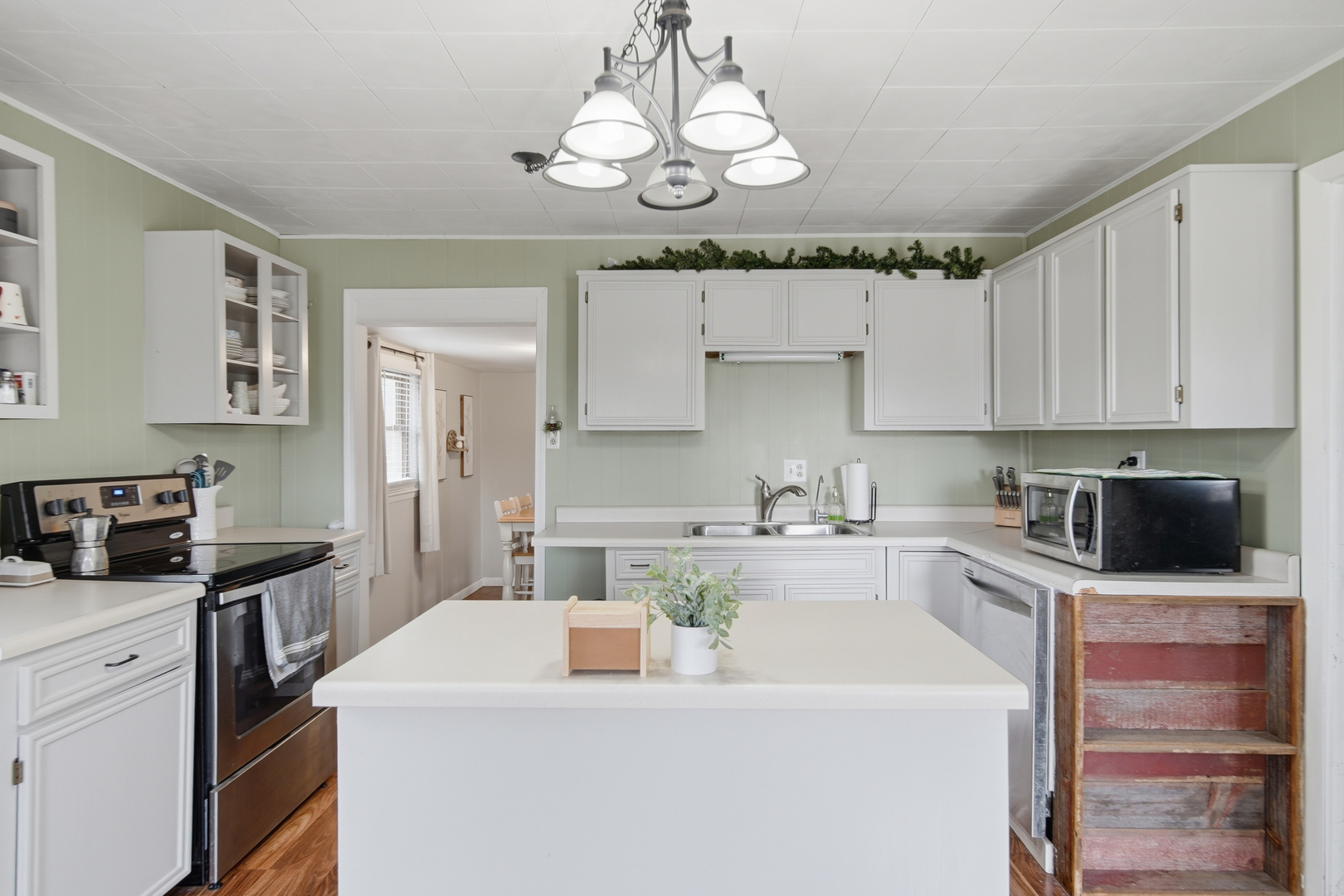 418 East Wall Street Morrison, IL 61270 - Photo 9 of 24