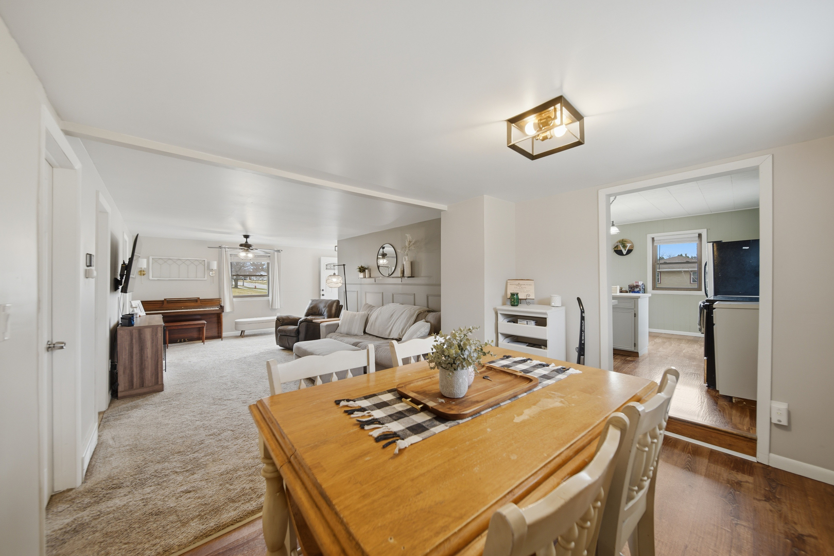 418 East Wall Street Morrison, IL 61270 - Photo 10 of 24