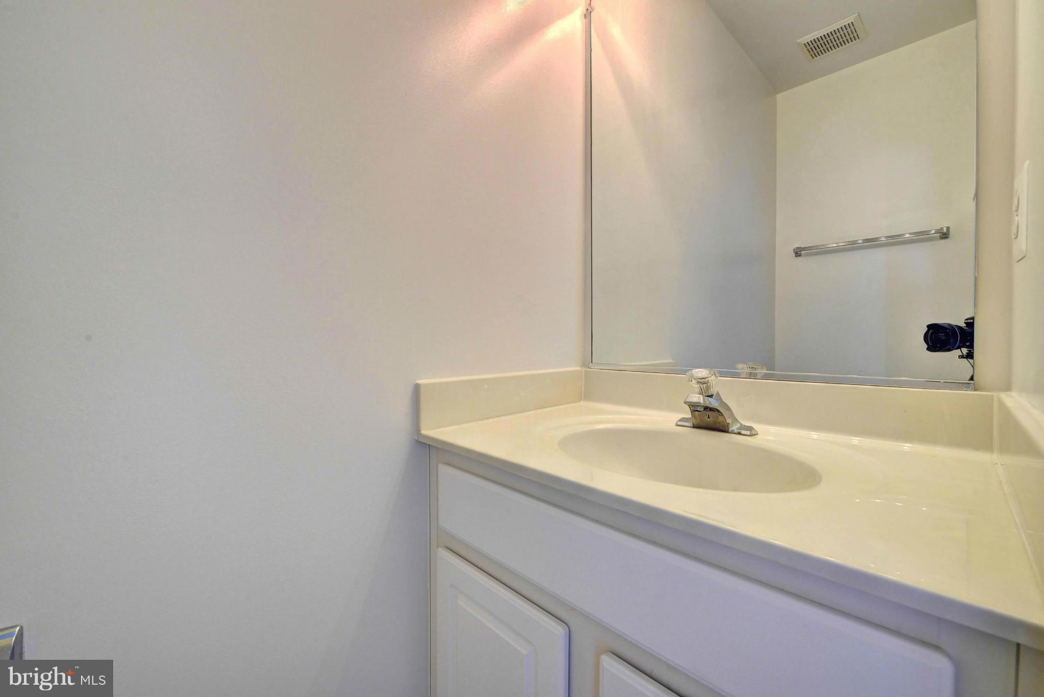 9244 Lorton Valley Road Lorton, VA 22079 - Photo 8 of 24 Bath