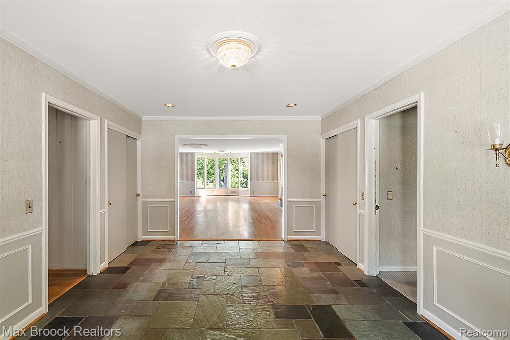 674 Rudgate Road Bloomfield Hills, MI 48304 - Photo 2 of 28