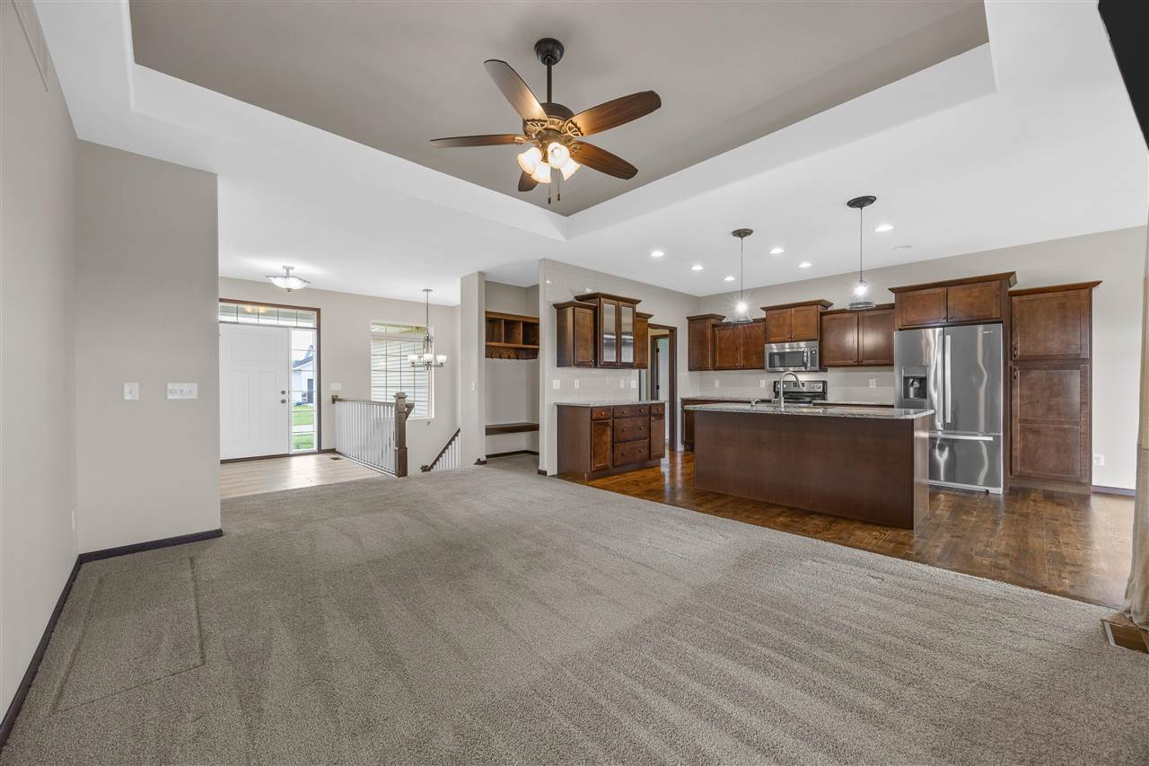3025 Ridgeview Drive Ely, IA 52227 - Photo 4 of 46 Gallery Image 4