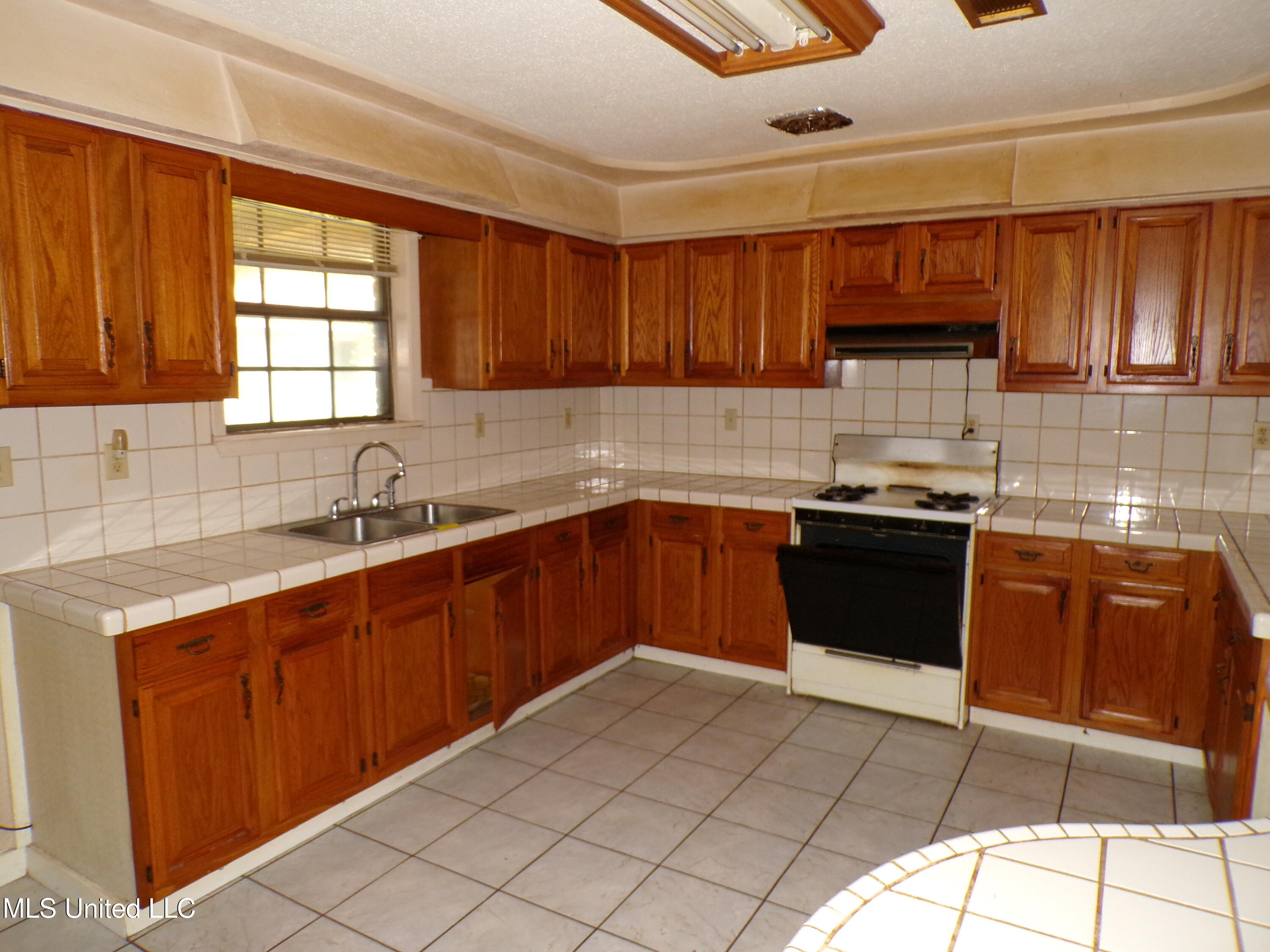 195 Will Thompson Road Picayune, MS 39466 - Photo 21 of 37 100_0073