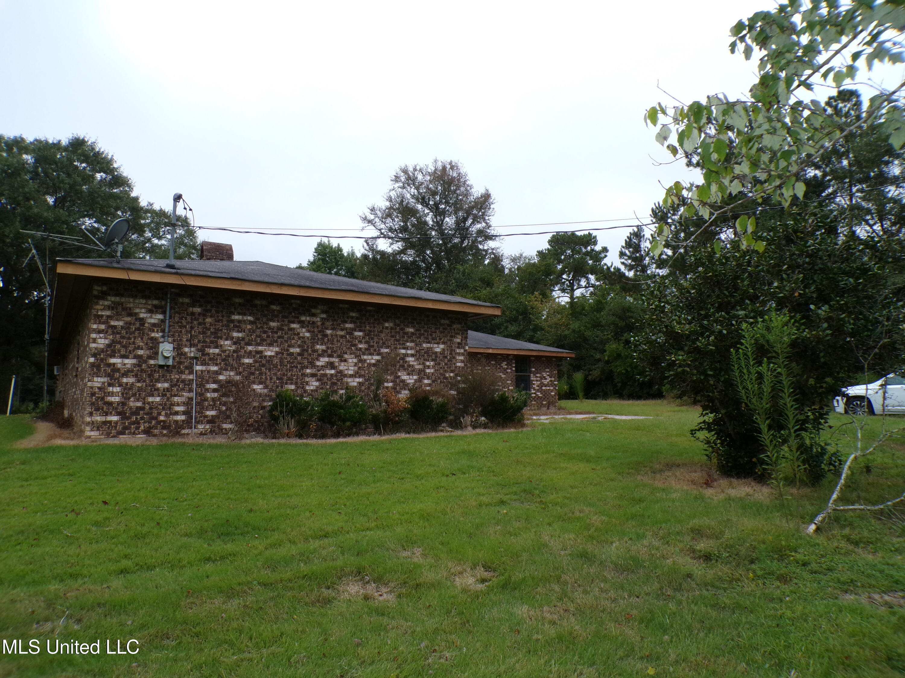 195 Will Thompson Road Picayune, MS 39466 - Photo 3 of 37 100_0055