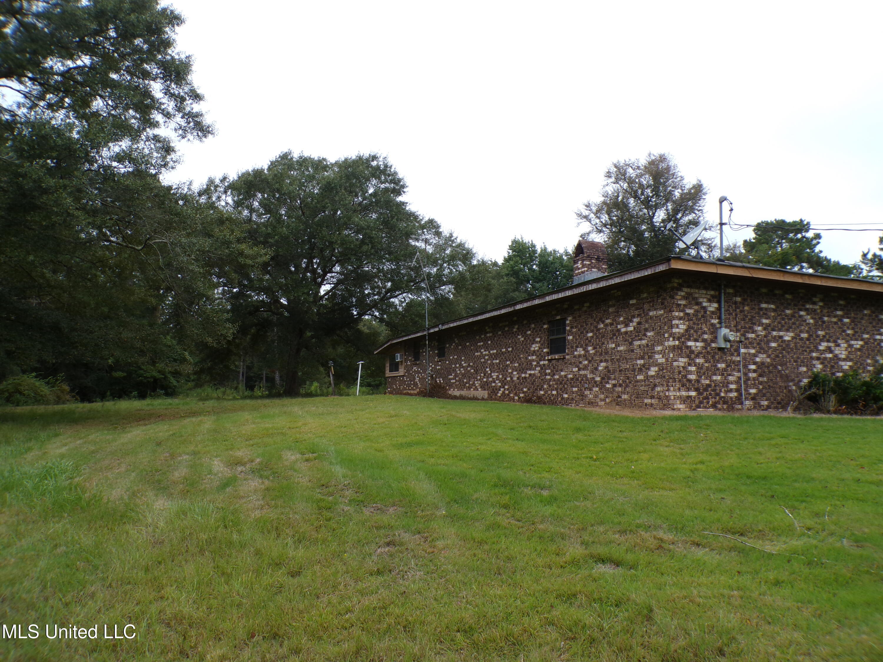 195 Will Thompson Road Picayune, MS 39466 - Photo 4 of 37 100_0056