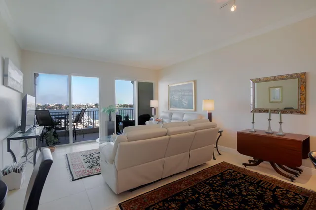 $649,000 | 806 East Windward Way, Unit PH 1, Lantana, FL 33462