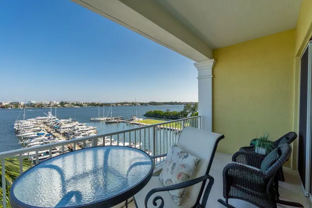 $649,000 | 806 East Windward Way, Unit PH 1, Lantana, FL 33462