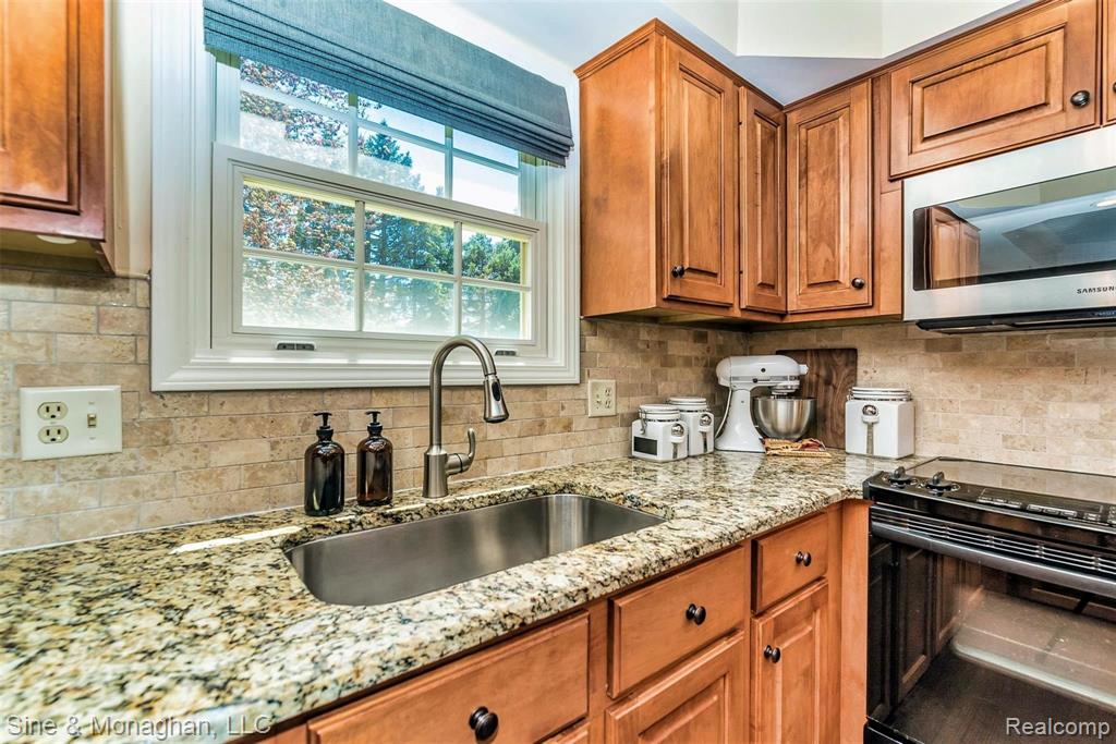 531 Shellbourne Drive Rochester Hills, MI 48309 - Photo 16 of 51