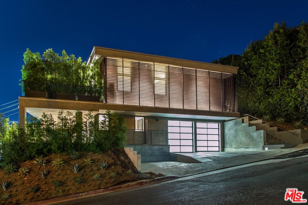 1413 Queens Road Los Angeles, CA 90069 - Photo 12 of 54 Gallery Image 12